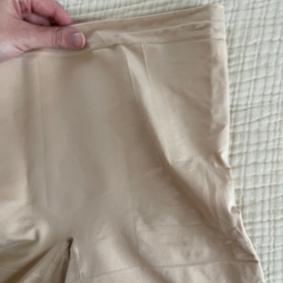 Spanx OnCore Firm Control Mid-Thigh Shaper Size L - Picture 3 of 7